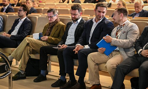 Zdjęcie uczestników konferencji 
