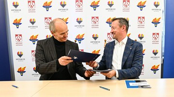 Uczestnicy spotkanie podczas podpisania umowy pomiędzy AWF a PZN