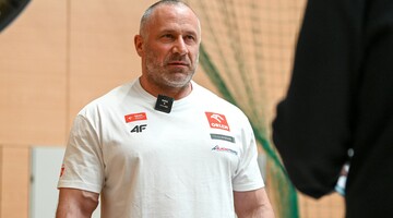 Zdjęcie zawodników przygotowujących się do badań 