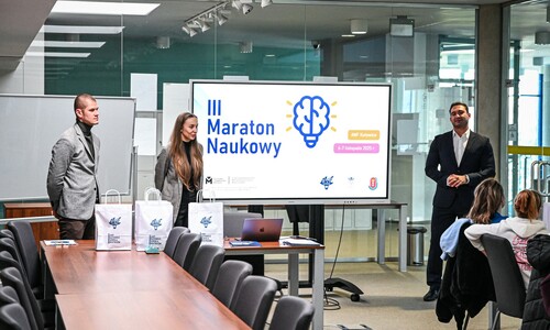 mgr Magda Kaszuba, dr Mateusz Gawełczyk i prof. dr hab. Michał Krzysztofik