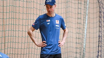 Zdjęcie zawodników przygotowujących się do badań 