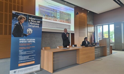 Zdjęcie prelegentów podczas wystąpienia 