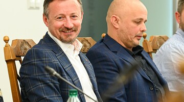 Uczestnicy spotkanie podczas podpisania umowy pomiędzy AWF a PZN